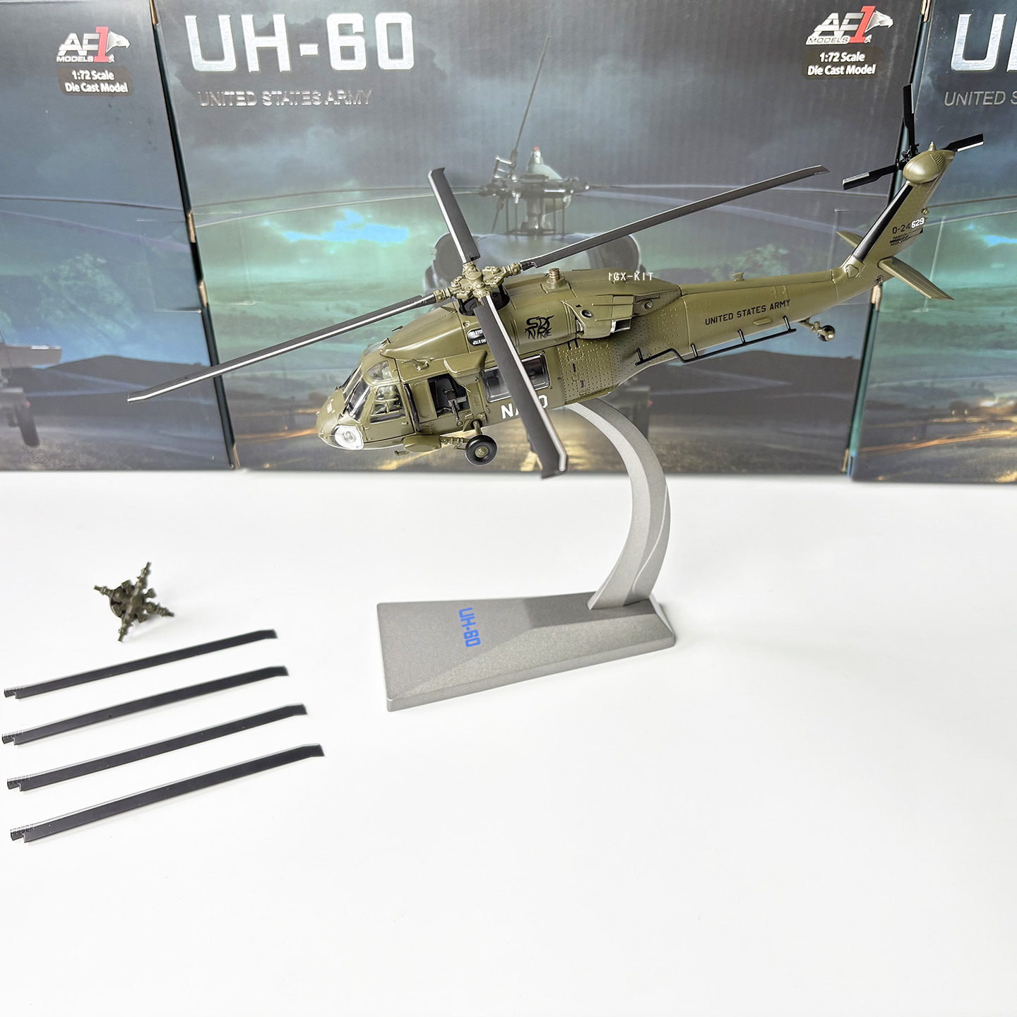 Model Kit Planes - 1/72 Scale U.S. UH-60 Black Hawk