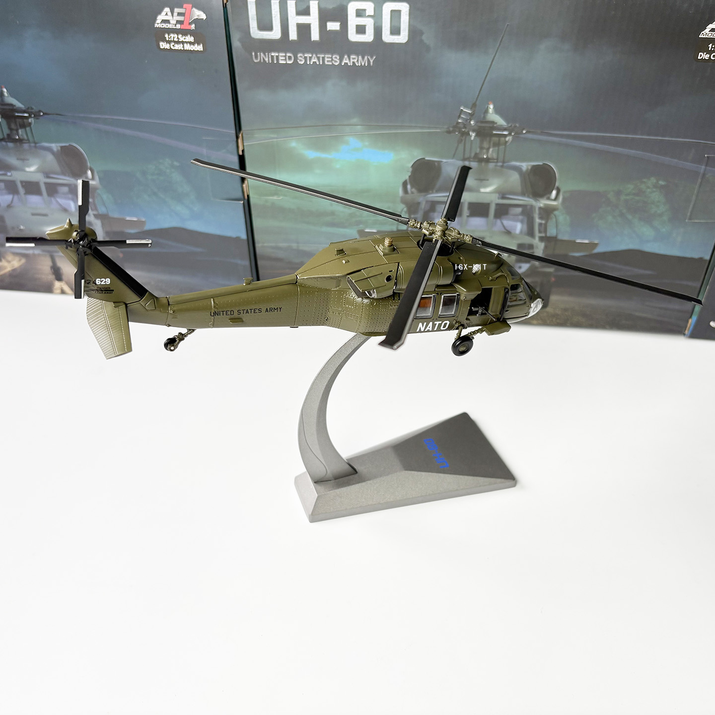 1/72 Scale U.S. UH-60 Black Ha - Model Kit Planes ulasan dan harga