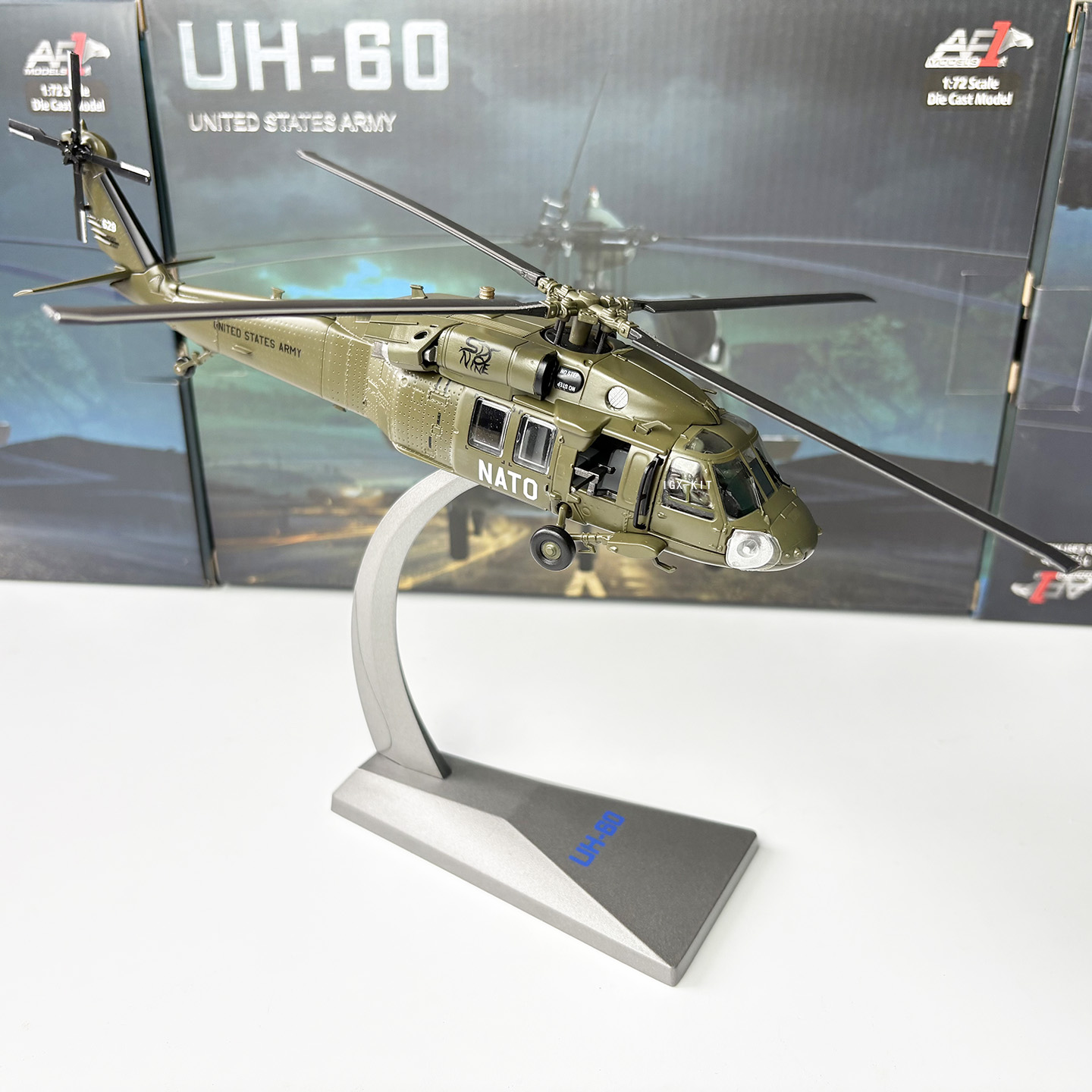 1/72 Scale U.S. UH-60 Black Ha - Model Kit Planes ulasan dan harga